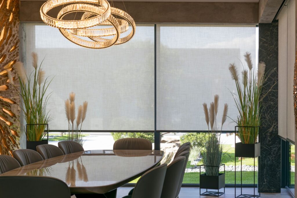 How roller shades work?